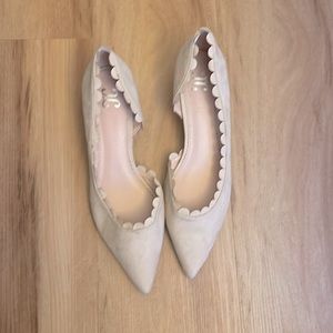 Beige kitten heel pump